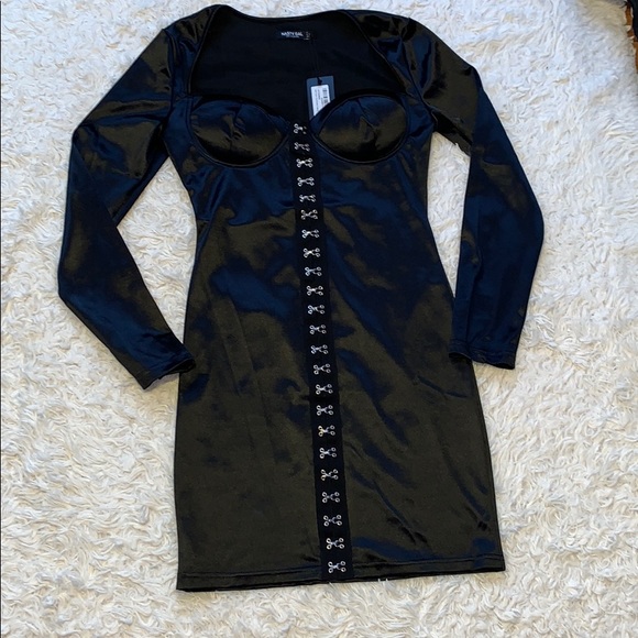 💥Nasty Gal You’re off the Hook & Eye Satin Dress - Picture 4 of 6
